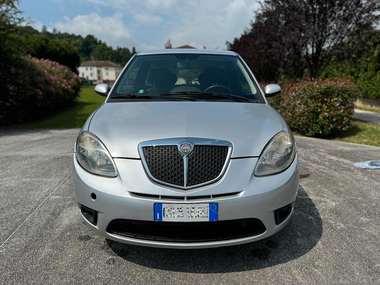 Lancia Ypsilon 1.2 Argento -Neopatentati