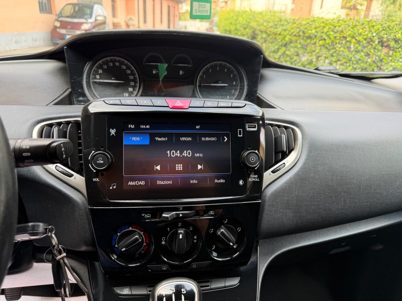 Lancia Ypsilon 1.0 FireFly 5 porte S&S Hybrid Ecochic Gold