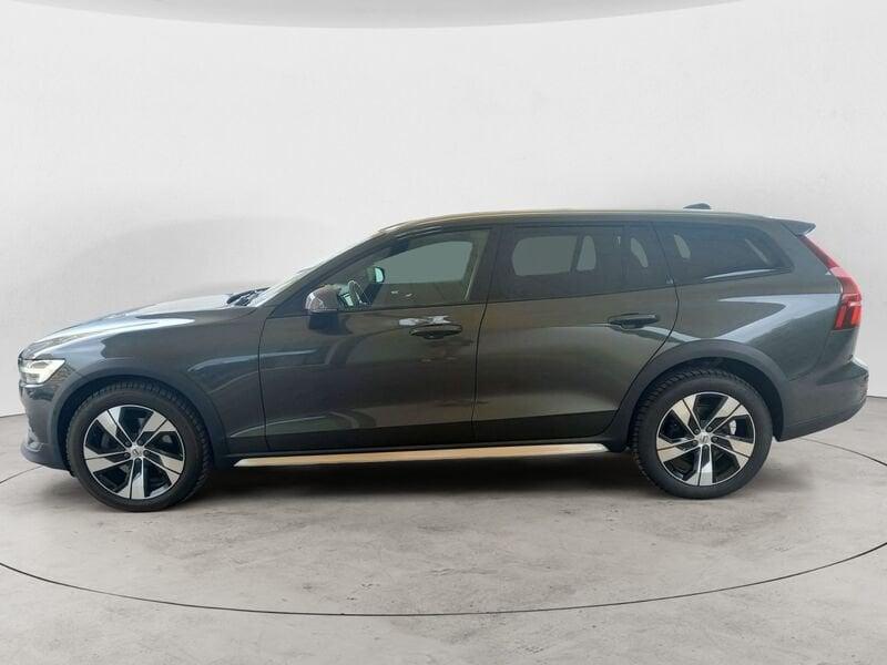 Volvo V60 Cross Country B4 197+14 CV AWD Mild-Hybrid Diesel Automatica Business Pro Line