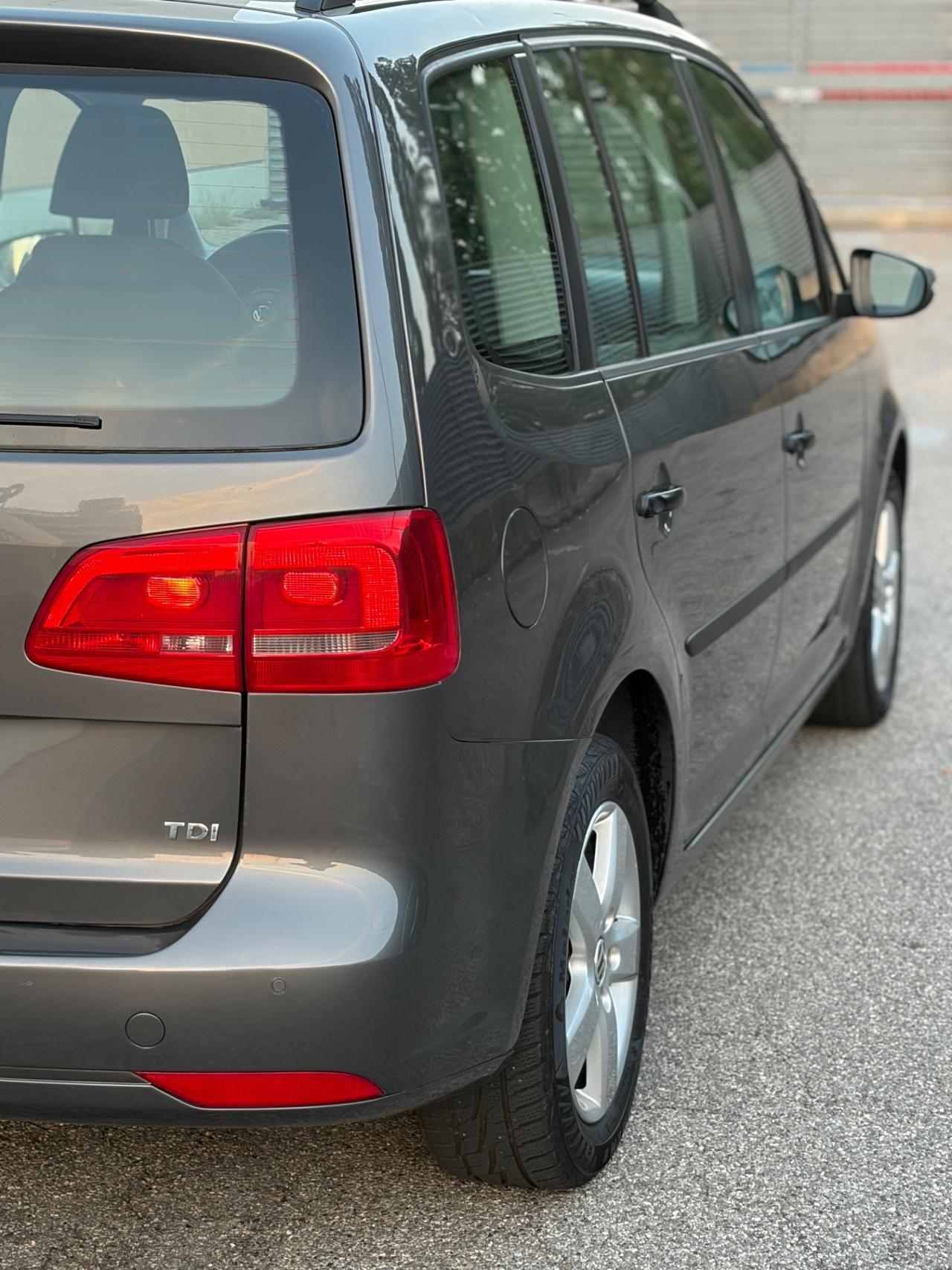 Vw TOURAN 1.6d 6 marce 7 posti anno 2013 pronta per viaggiare neopatentati