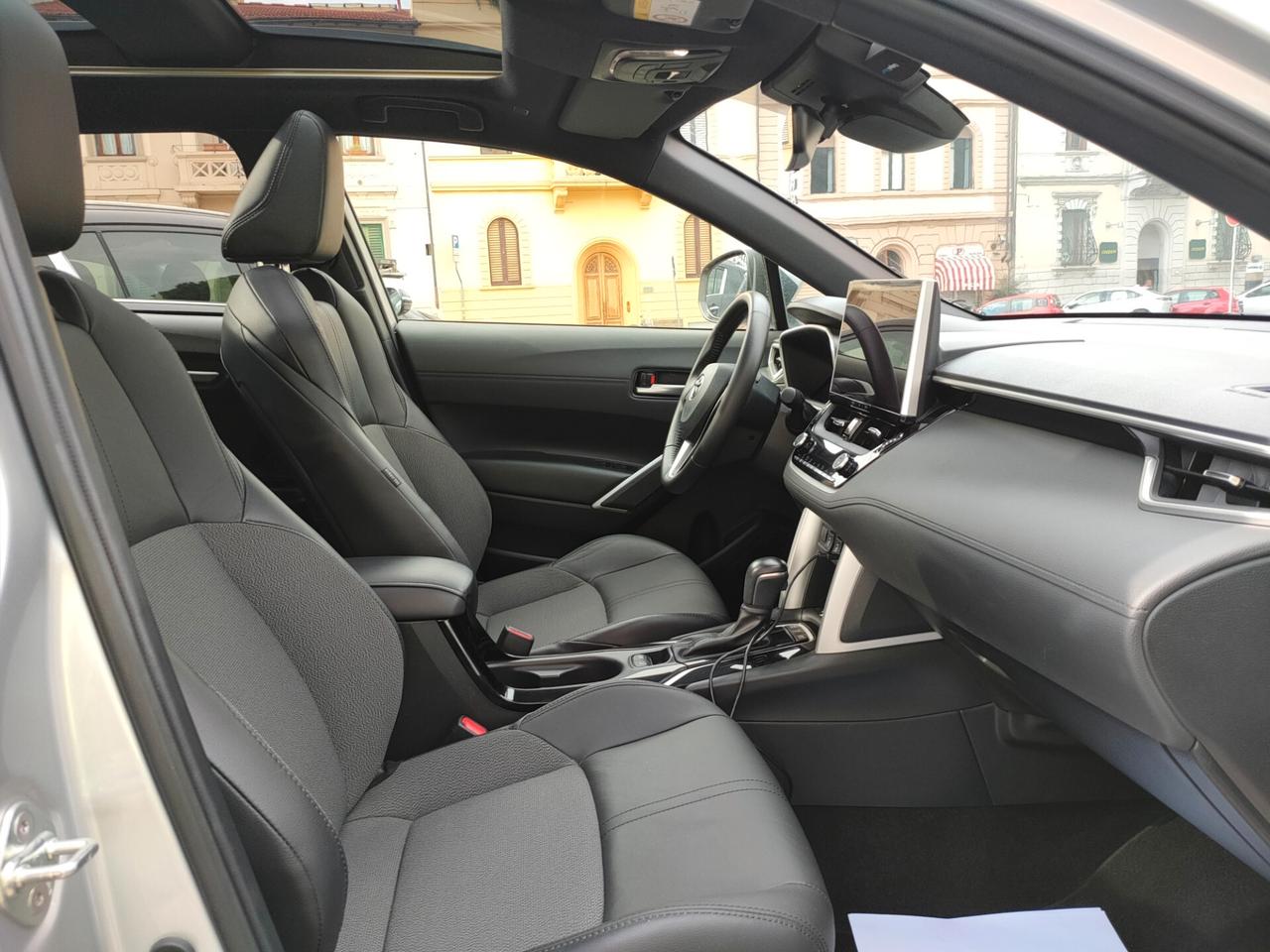 Toyota Corolla Cross 2.0 Hybrid 197CV E-CVT Lounge