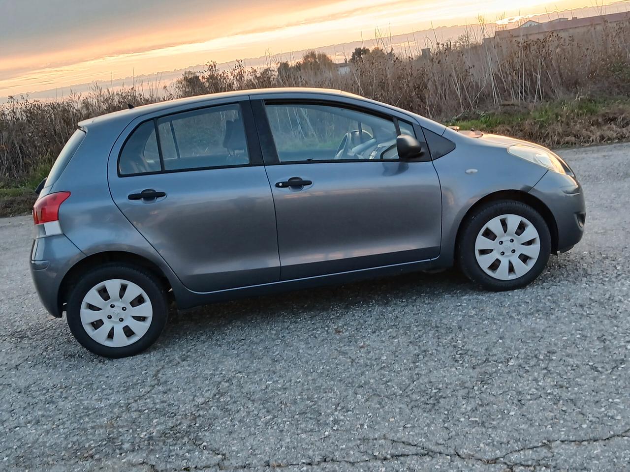 Toyota Yaris 1.0 5 porte