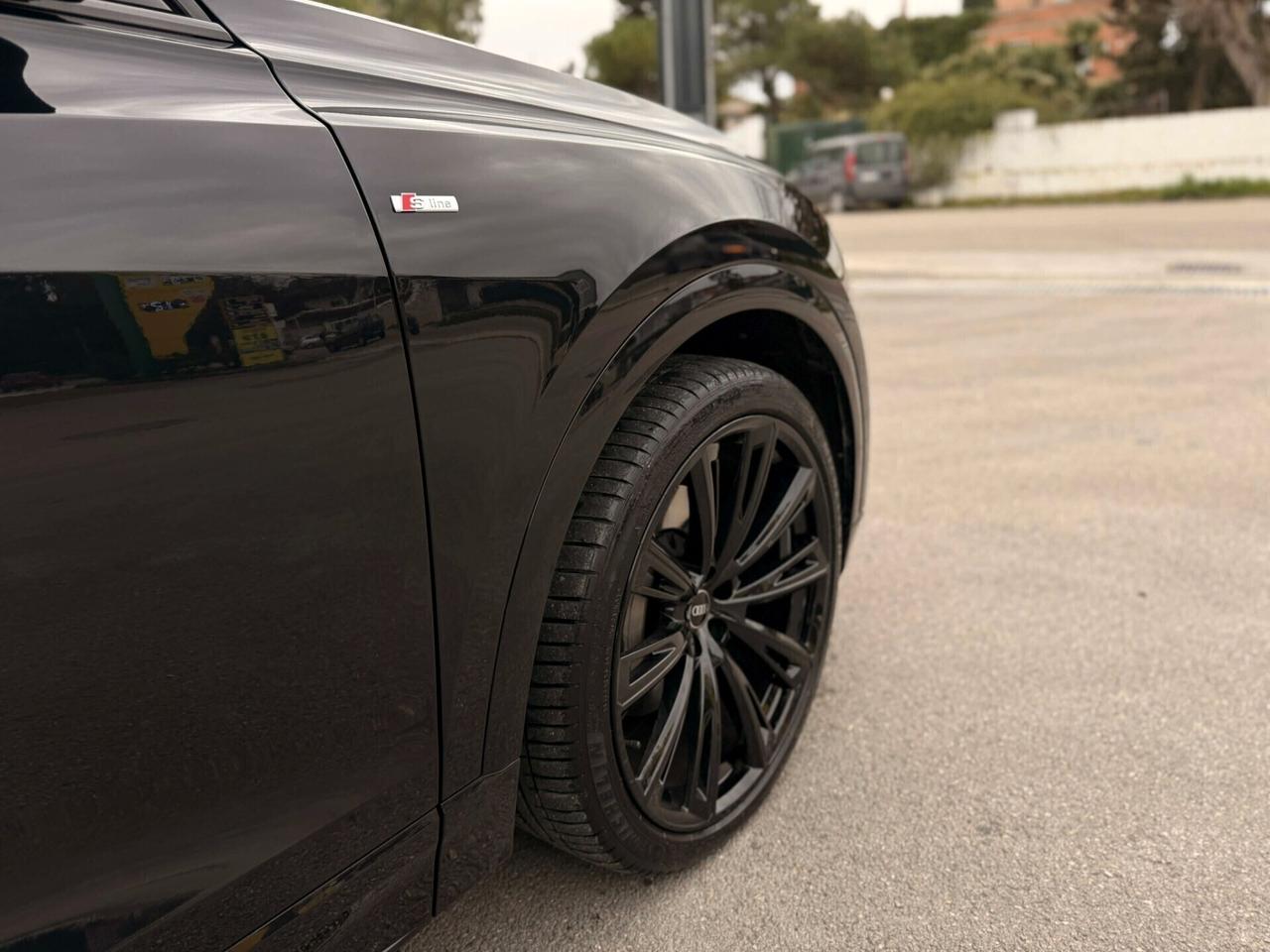 Audi Q8 50 TDI IDENTITY BLACK/23" RSQ8/PELLE/GANCIO TRAINO