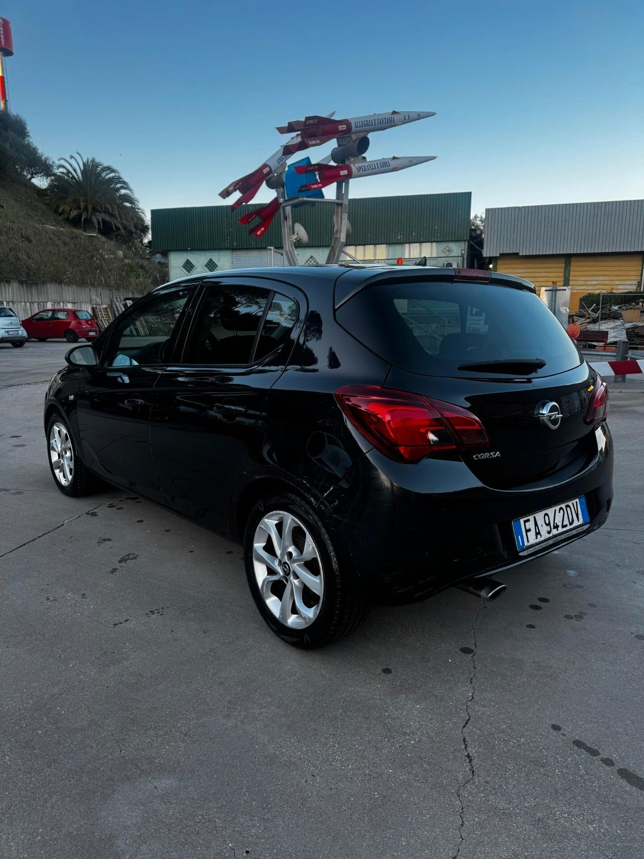 Opel Corsa 12 benzina con GPL euro 6