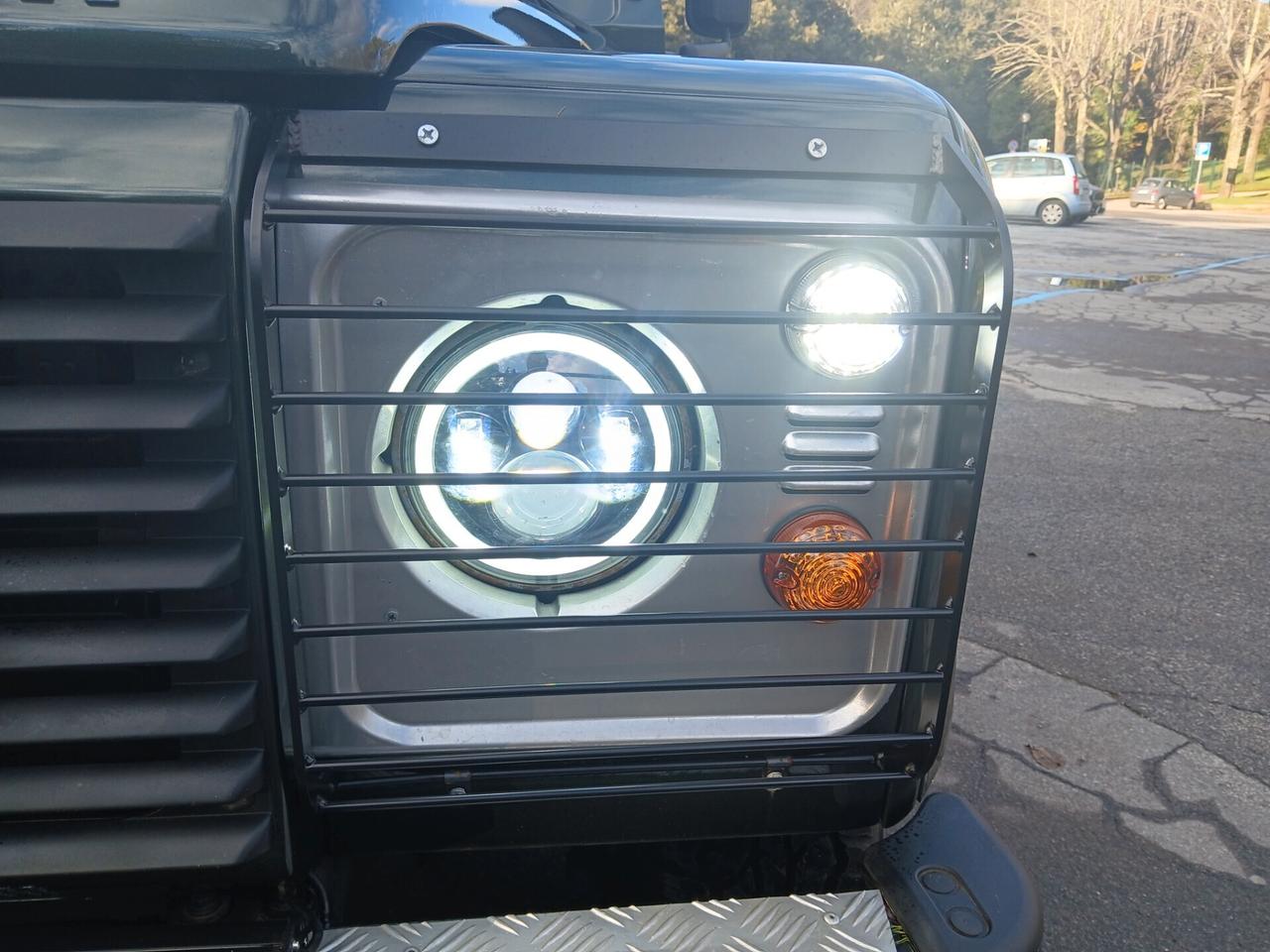 Land Rover Defender 90 2.4 TD4 Station Wagon E
