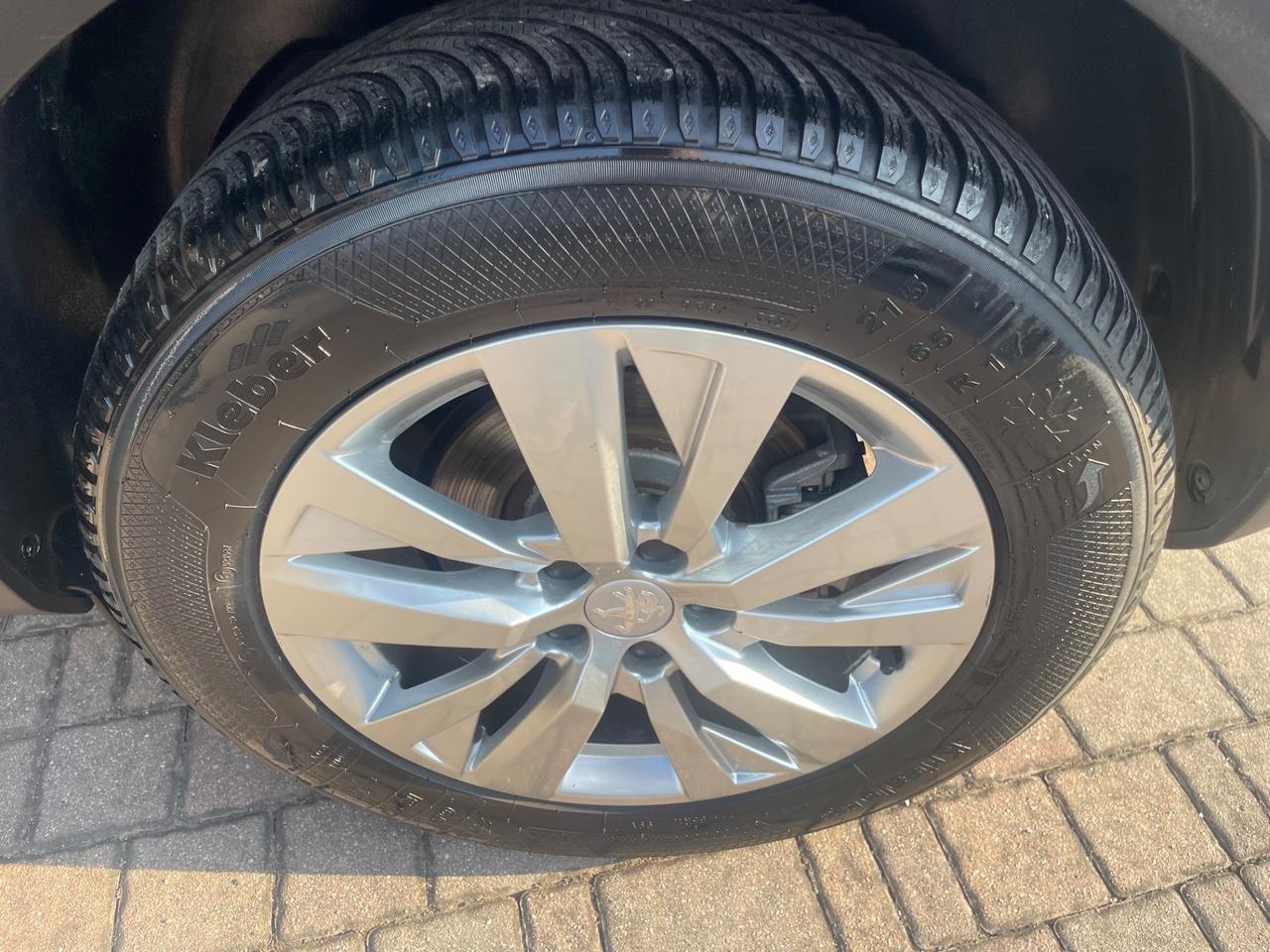 Peugeot 3008 BlueHDi 130 S&S EAT8 Active Pack