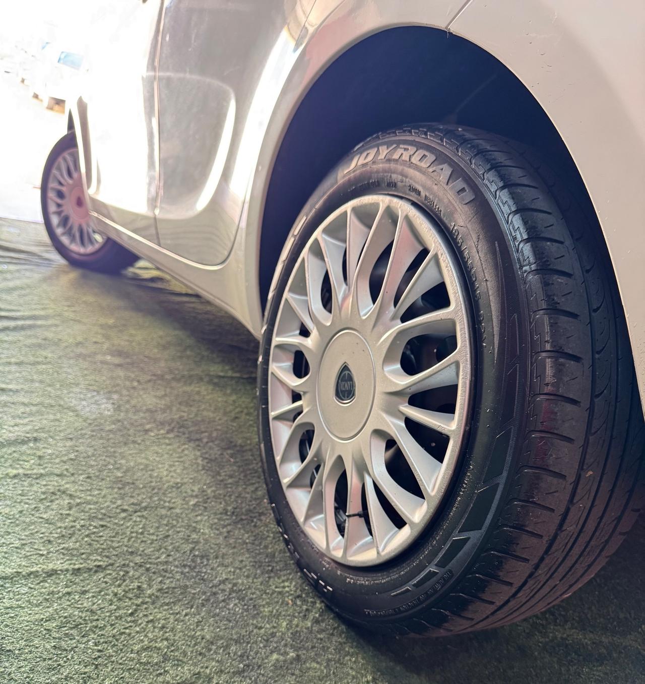 Lancia Ypsilon 1.2 69 CV 5 porte GPL Ecochic Silver