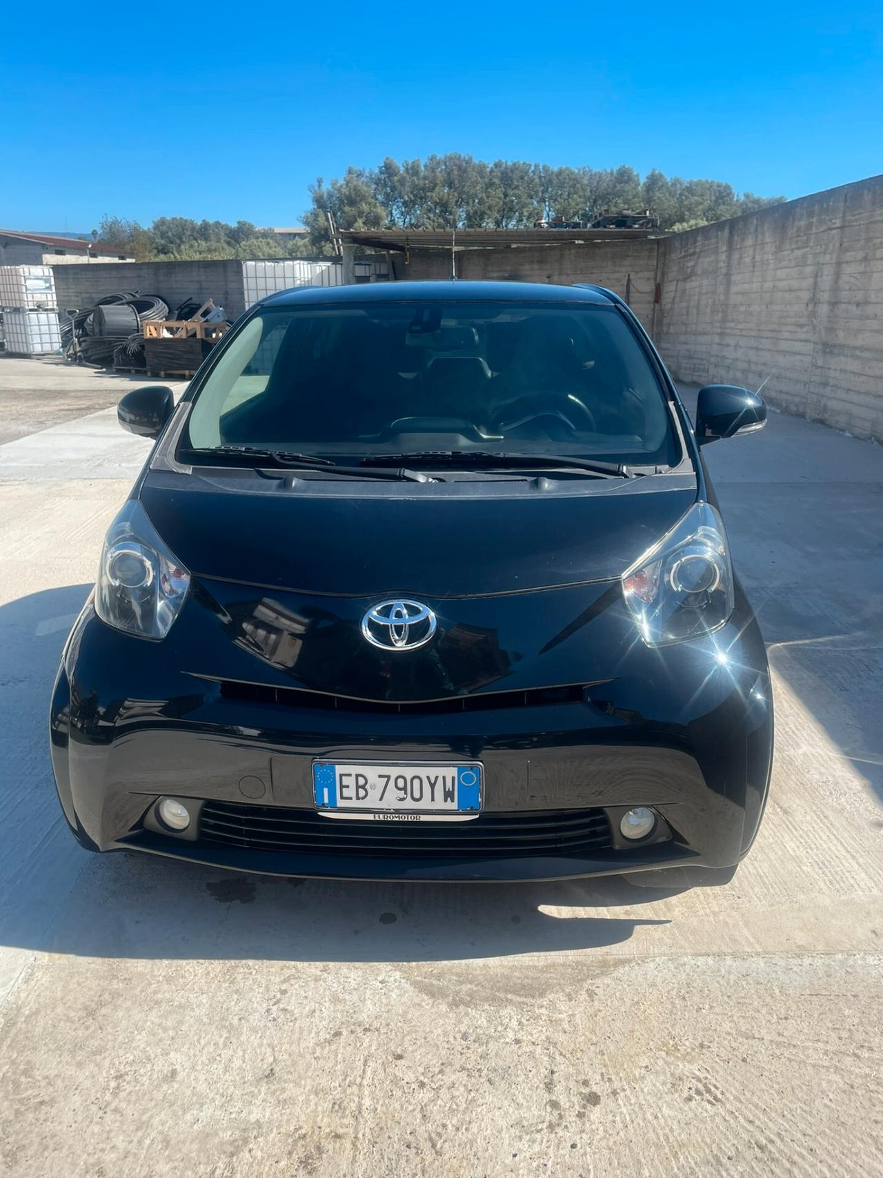 Toyota IQ benzina 1.0 cambio automatico guida neopatentati Gioia Tauro