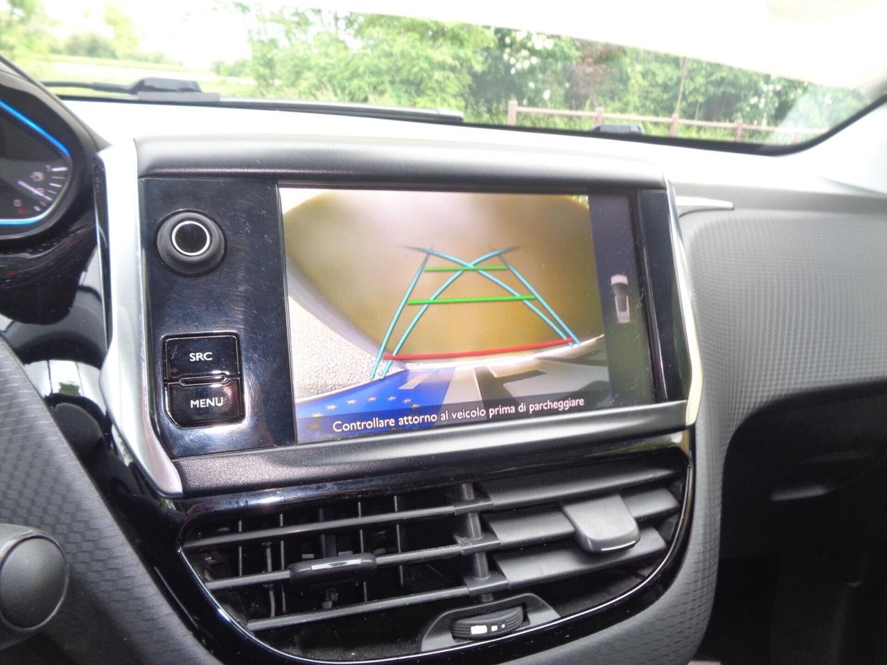 Peugeot 2008 BlueHDi 100 GT Line da vetrina