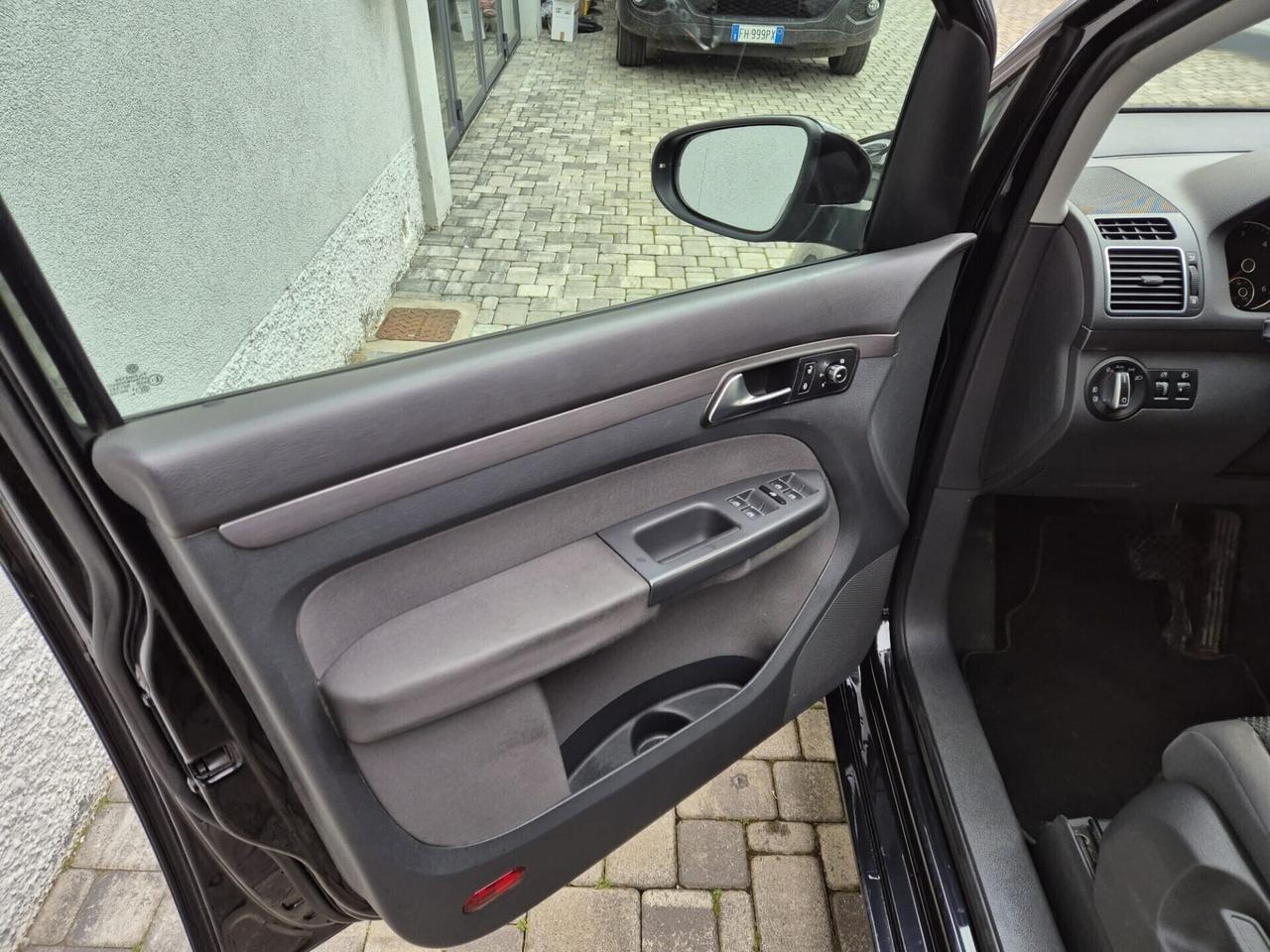 Volkswagen Touran 1.6 TDI DSG Comfortline