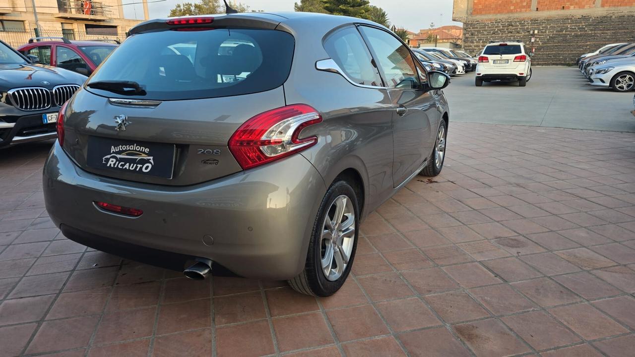 Peugeot 208 PureTech 82 3 porte Allure