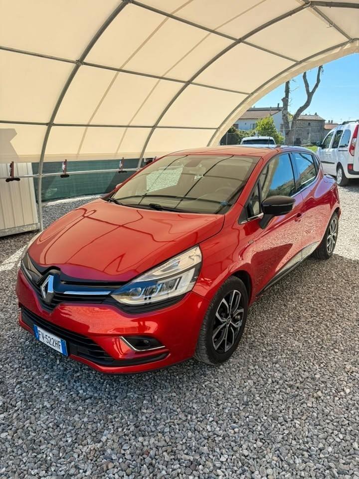 Renault Clio TCe 12V 90 CV 5 porte Moschino Intens