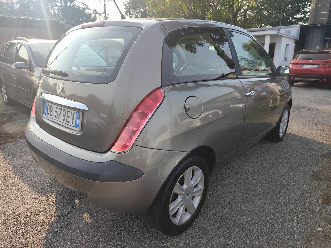 Lancia Ypsilon 1.3 MJT 75 CV Oro