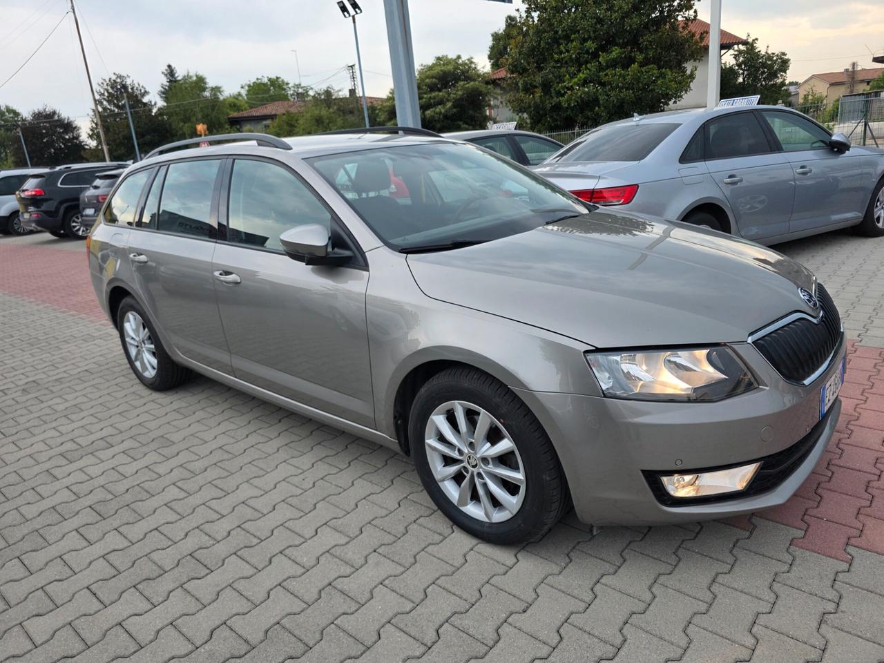 Skoda Octavia 1.6 TDI CR 105CV DSG full