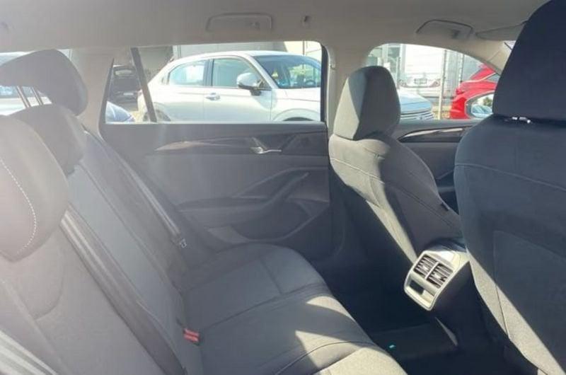 Volkswagen Passat Variant 1.5 eTSI ACT Business DSG LED Camera ACC NAVI