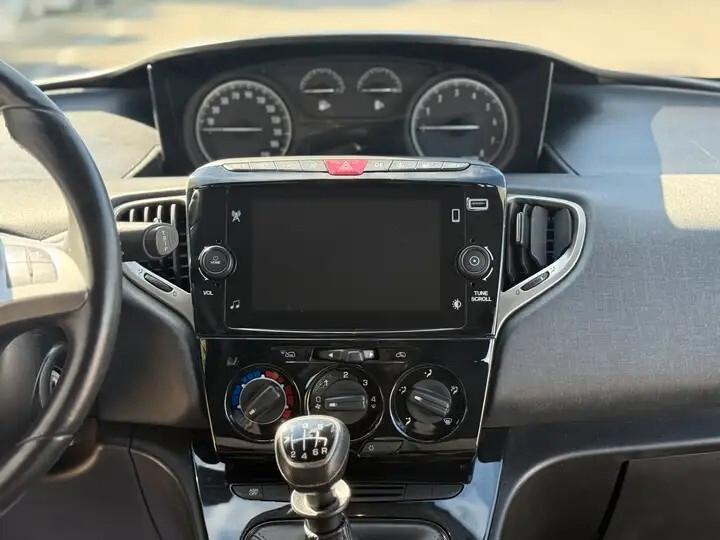 Lancia Ypsilon 1.0 FireFly 5 porte S&S Hybrid Gold