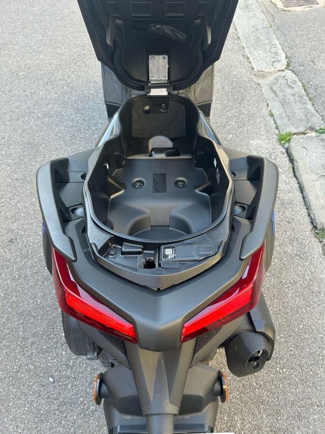 YAMAHA X-MAX 300 Icon Black