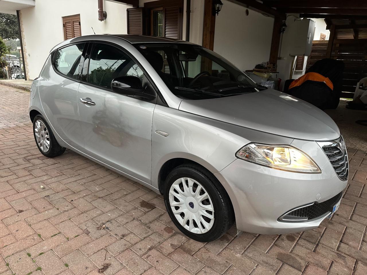 Lancia Ypsilon 1.2 69 CV 5 porte GPL Ecochic Platinum