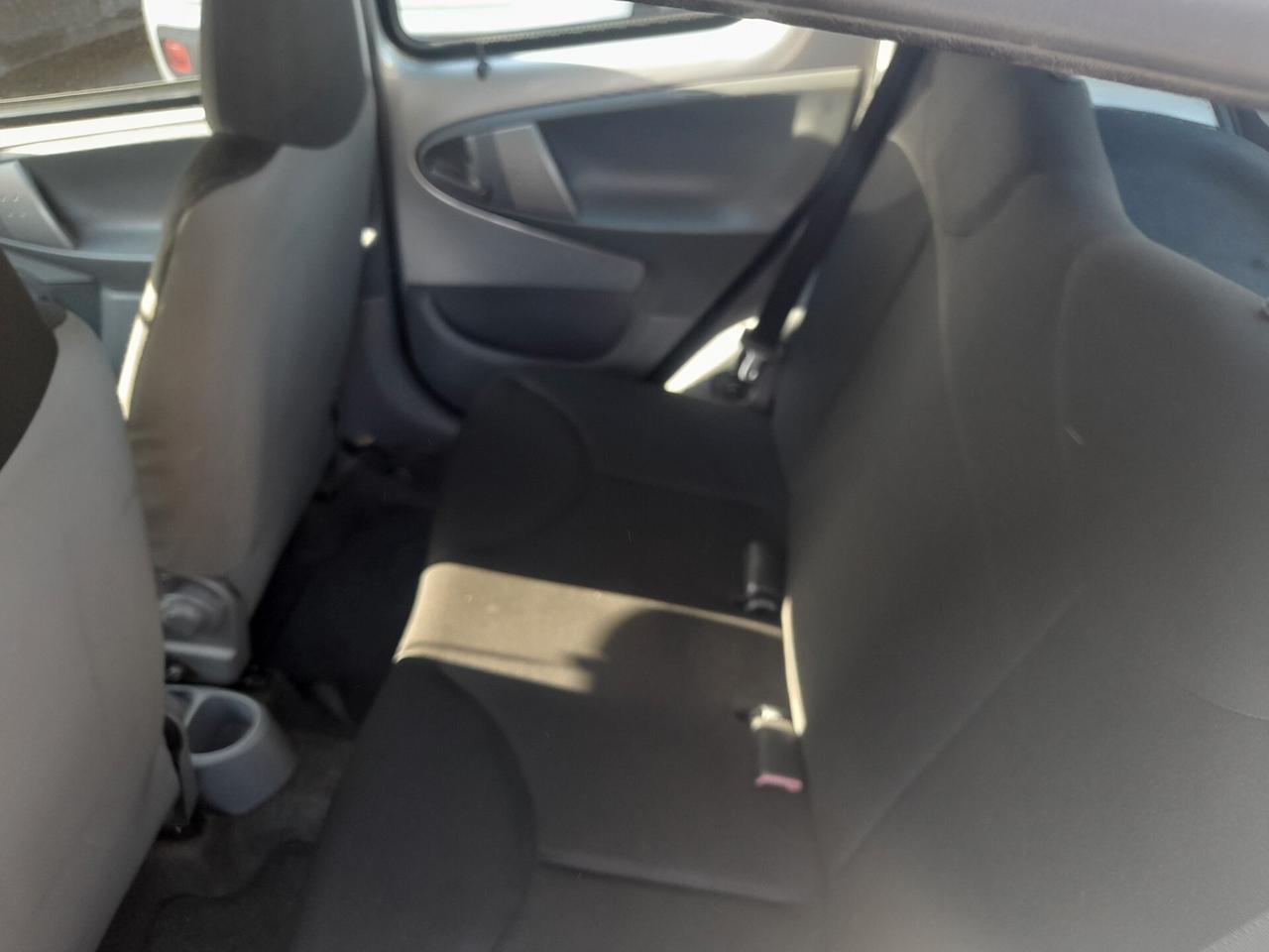 Toyota Aygo 1.0 12V VVT-i 5 porte Sol
