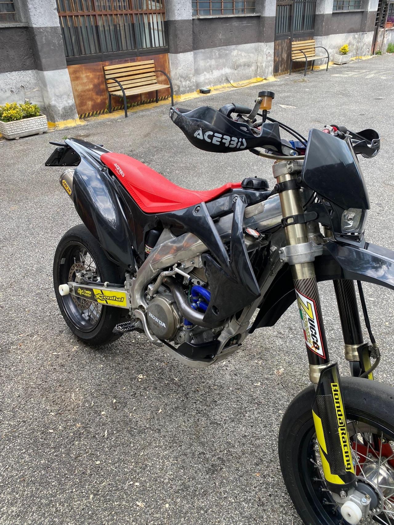 Honda Crf 450 targato super moto