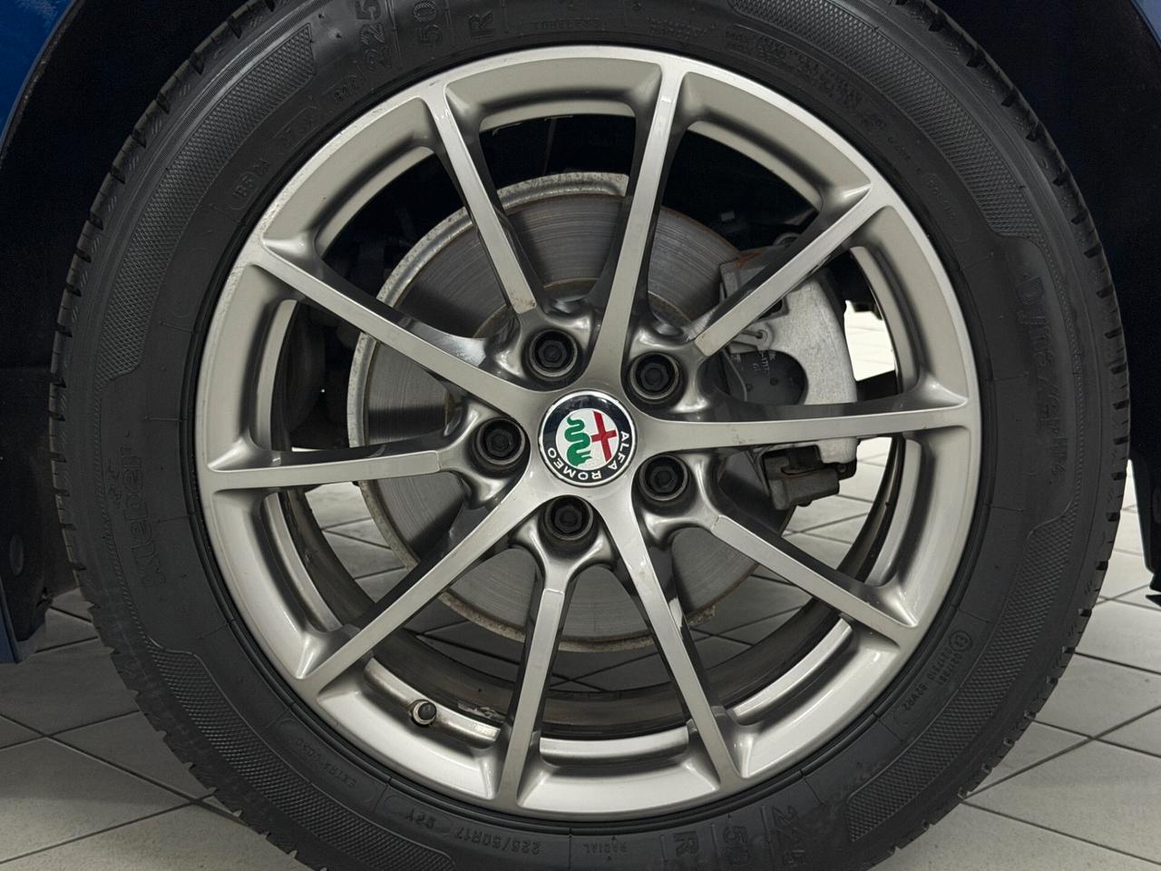 Alfa Romeo Giulia 2.2 TD 150 CV SUPER KIT DISTRIBUZIONE ESEGUITO A 109000 KM GOMME NUOVE - CARFAX VISIBILE DALLE FOTO