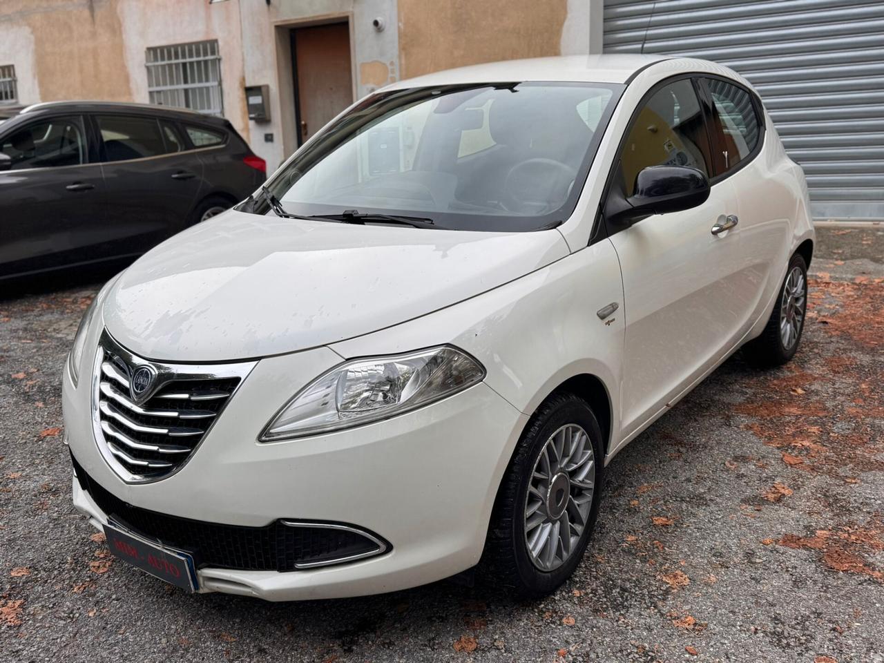 Lancia Ypsilon 1.2 69 CV 5 porte S&S Platinum GARANZIA 1 ANNO