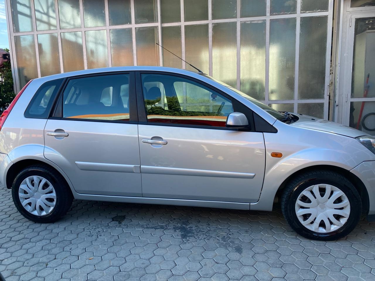 Ford Fiesta ADATTA A NEOPATENTATI 1.2 16V 5p.