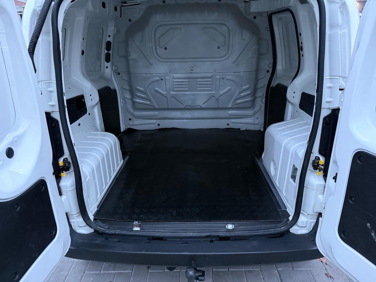 Fiat Fiorino 1.3 MJT 95CV Cargo Adventure GANCIO TRAINO