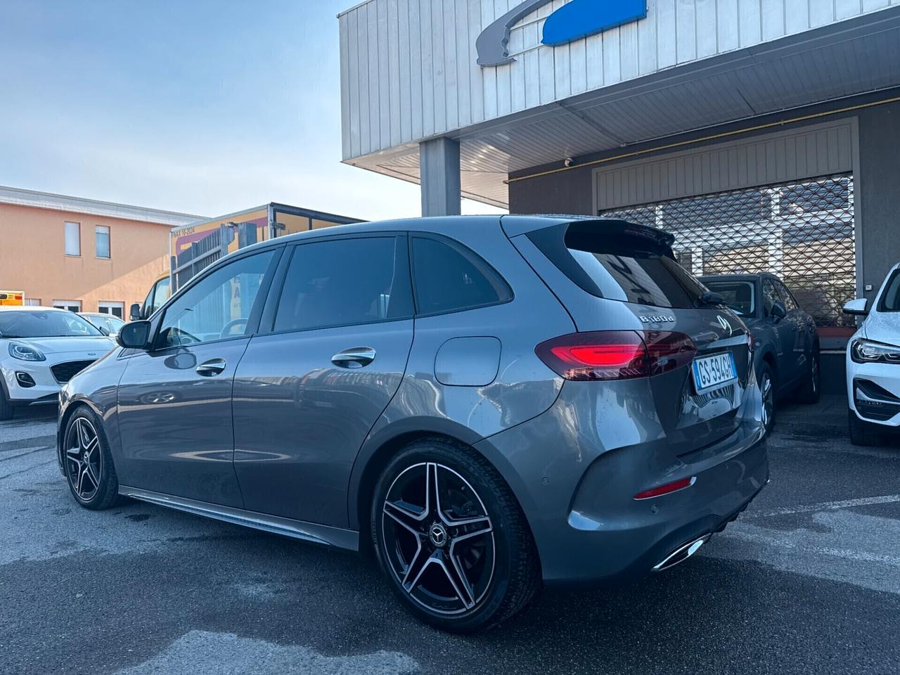Mercedes-Benz B 180 AMG Line Premium Plus auto (SERVICE IN MERCEDES)