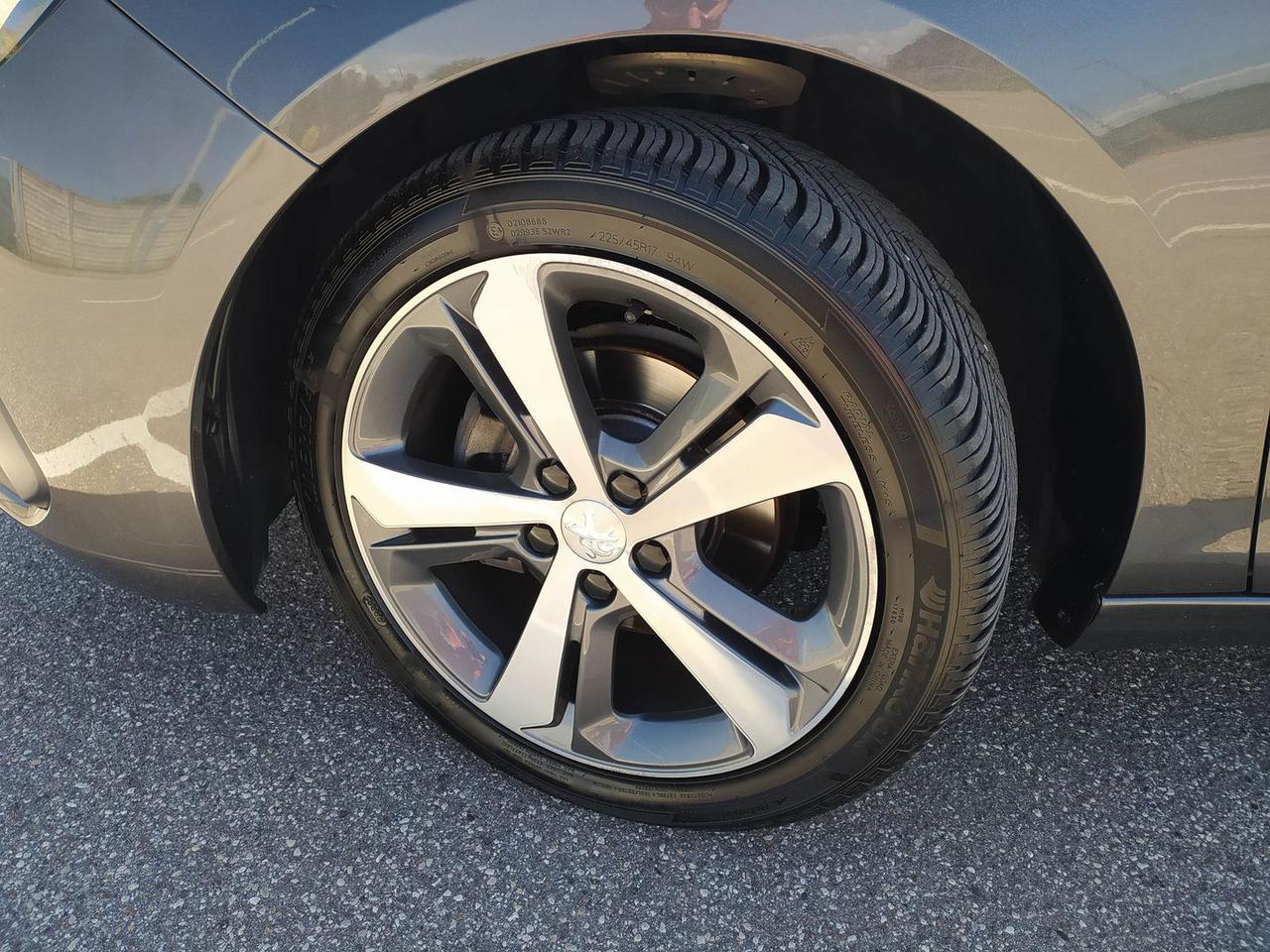 Peugeot 308 Tech Edition 1.5 Blue HDI 130 #6400