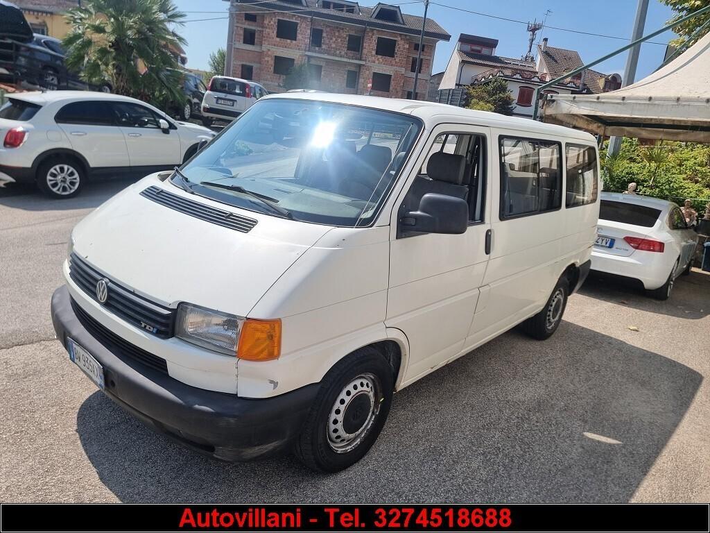 VOLKSWAGEN CARAVELLE-9 POSTI 2001