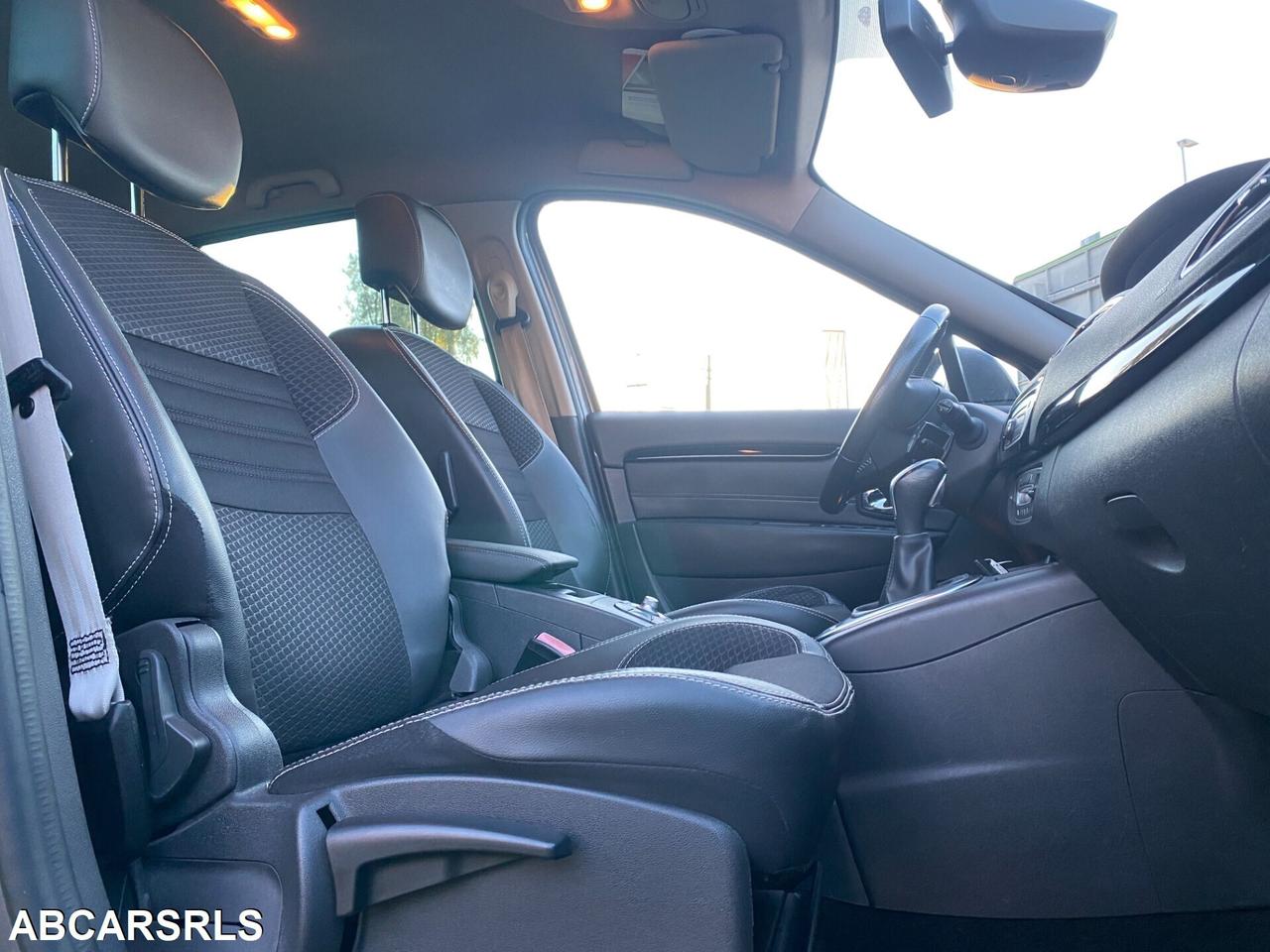 RENAULT - Grand Scénic - dCi 8V 110 CV EDC