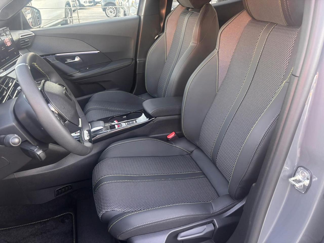 Peugeot 2008 Hybrid 145 e-DCS6 GT KM 0