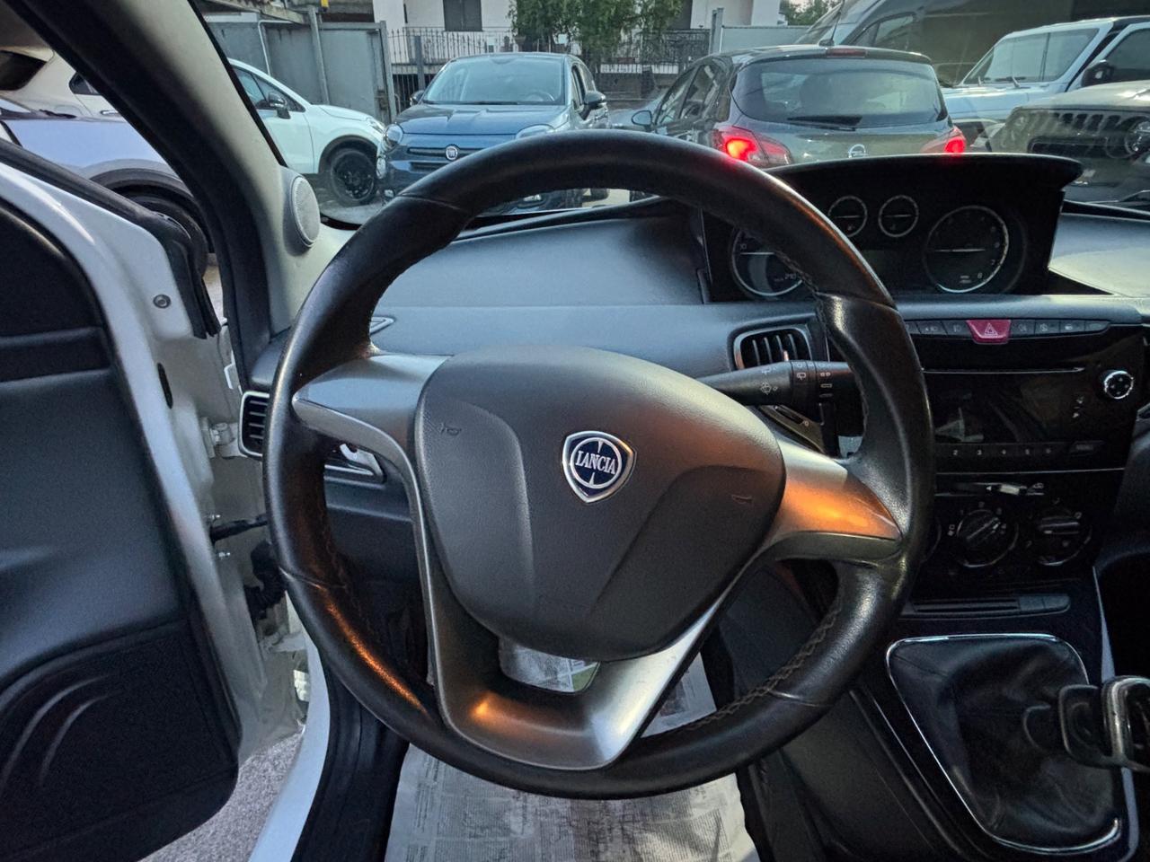 Lancia Ypsilon 1.2 69 CV 5 porte S&S Silver