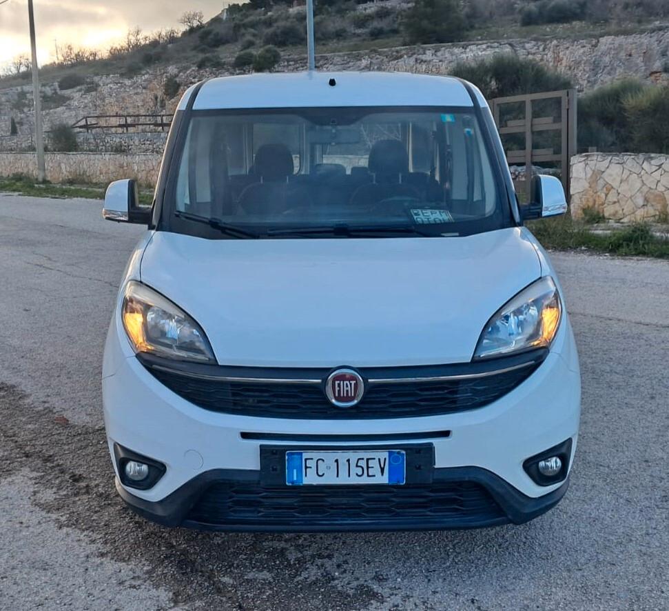 Fiat Doblo 1.3 MTJ Autocarro con gancio traino N1 5 posti