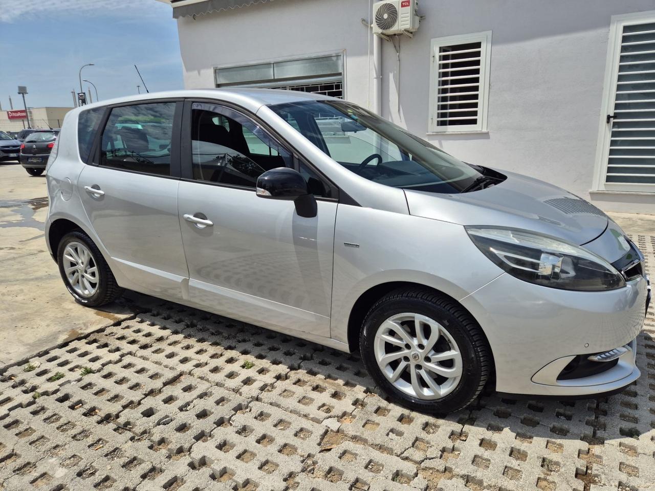 Renault Scenic Scénic XMod dCi 110 CV EDC Limited