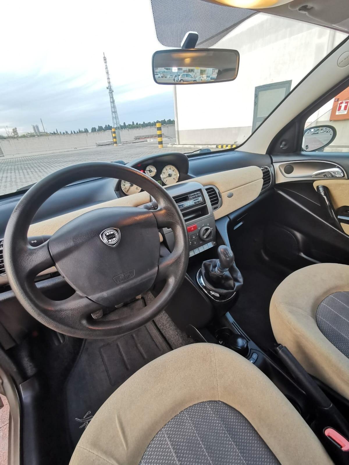 Lancia Ypsilon 1.2 Argento NEOPATENTATI