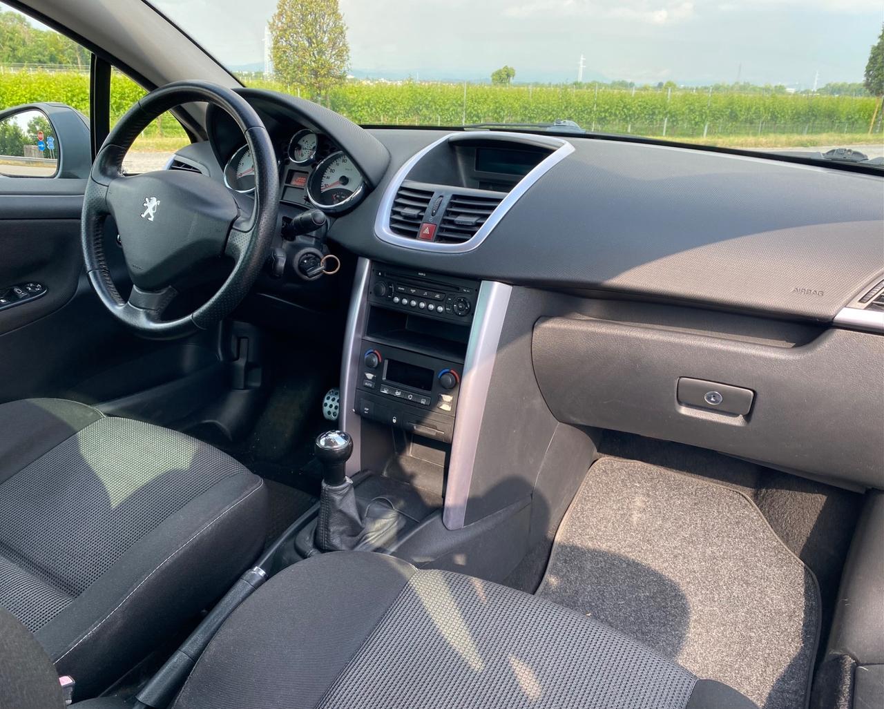 Peugeot 207 1.6 VTi 120CV CC Féline