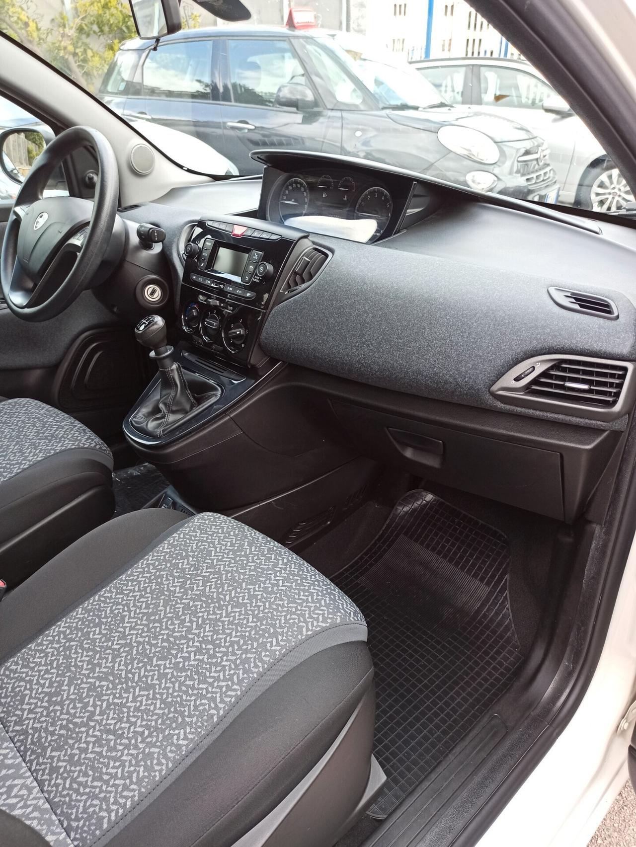 Lancia Ypsilon 1.2 69 CV 5 porte GPL Ecochic Elefantino Blu