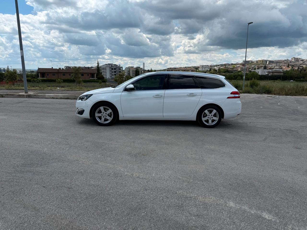 Peugeot 308 BlueHDi 120 S&S SW Allure