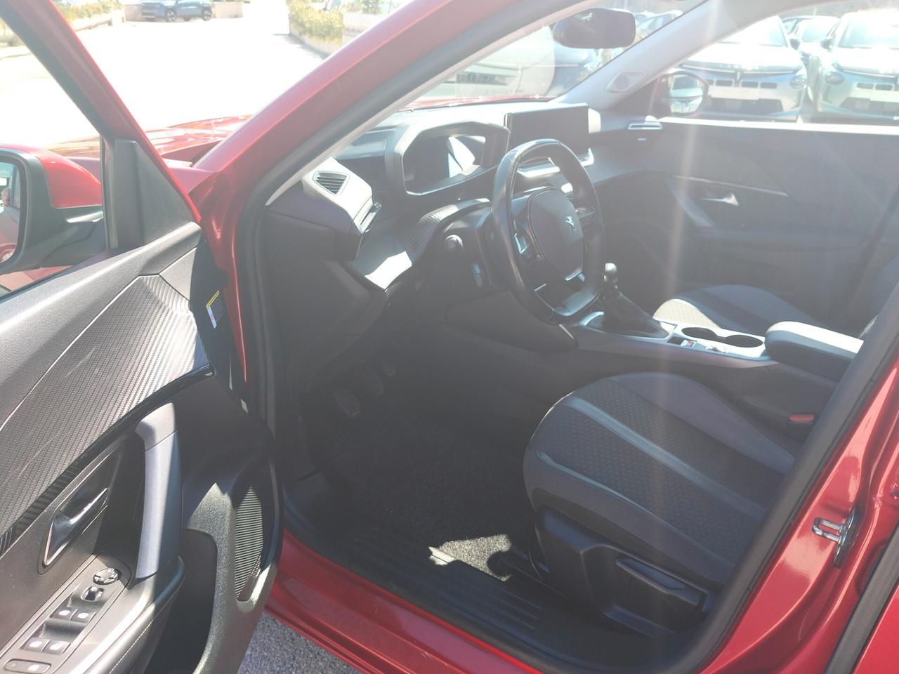 Peugeot 2008 PureTech 100 S&S Allure