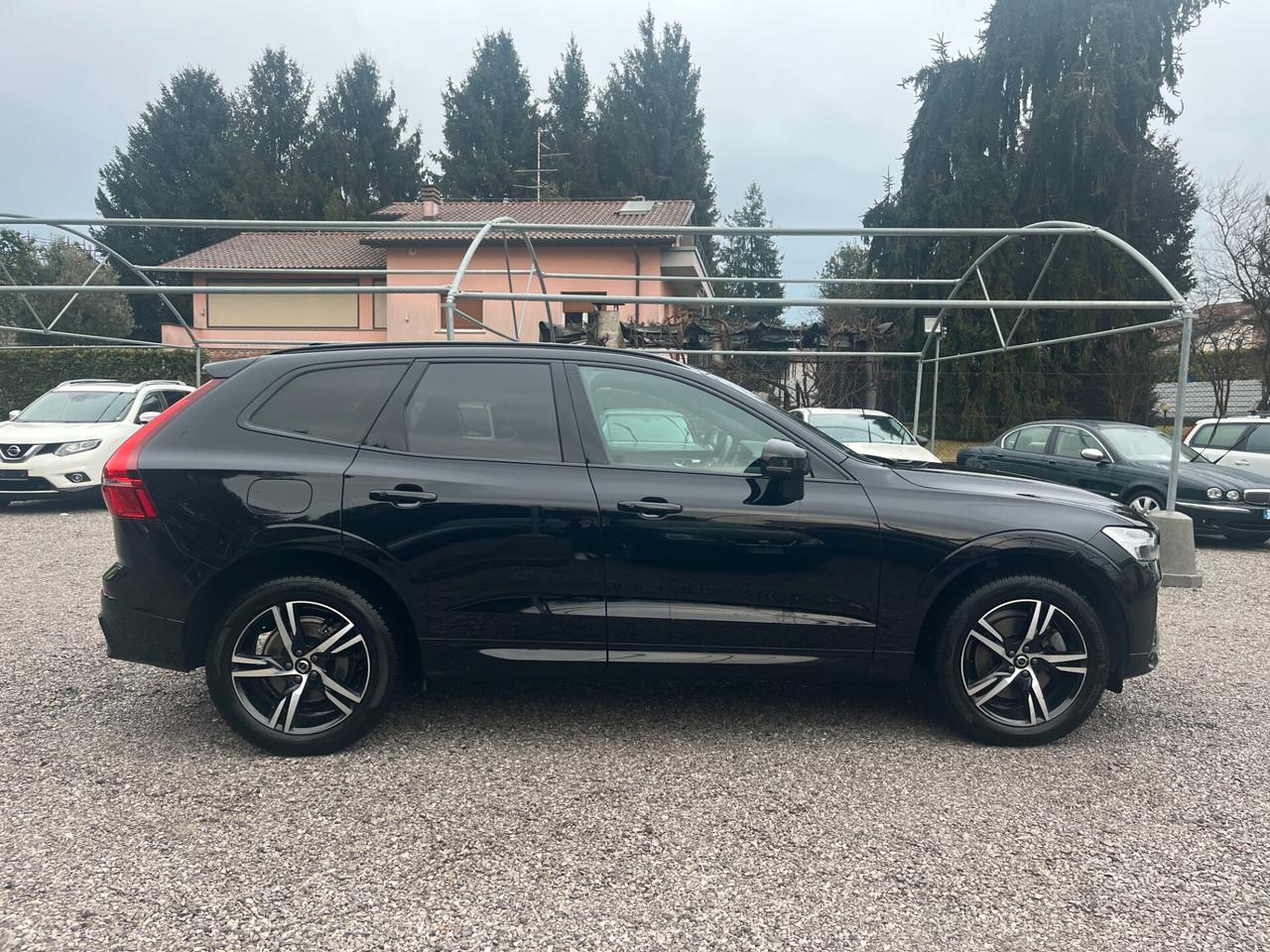 Volvo XC 60 XC60 B4 (d) automatico MOMENTUM PRO