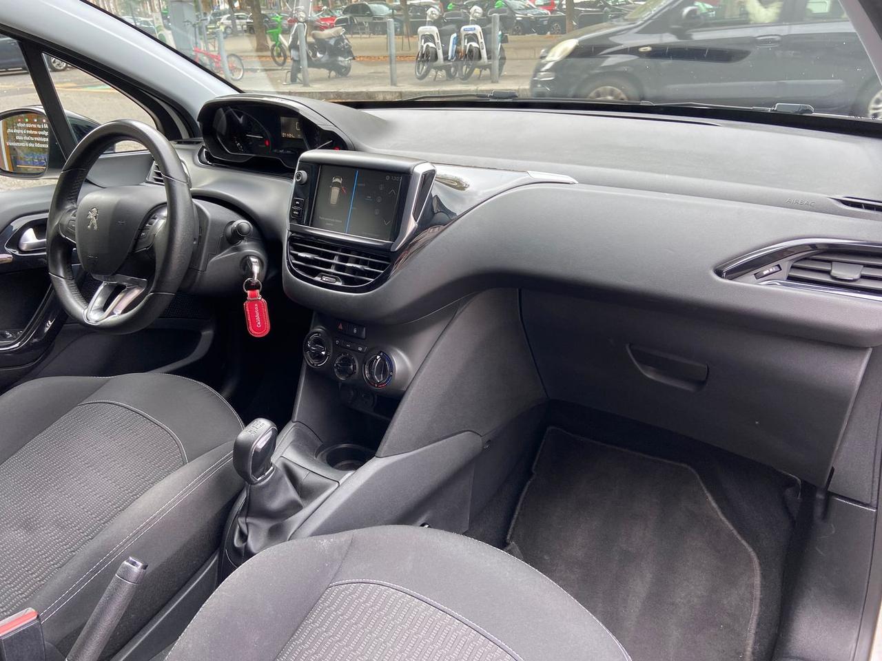 Peugeot 208 Black Line 1.2 PureTech 82 #50393
