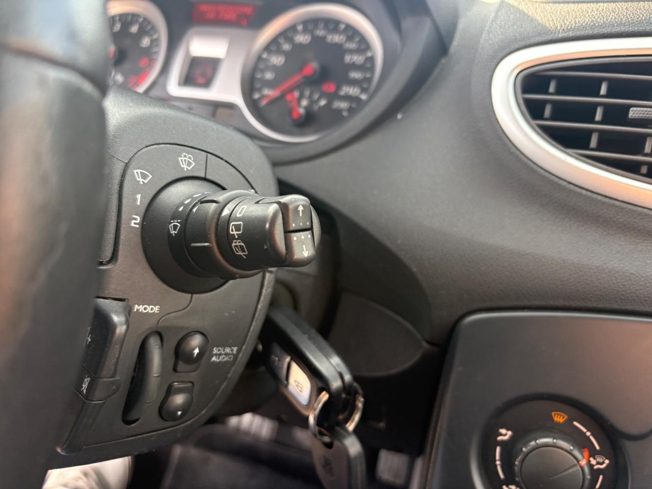 Renault Clio 1.1 BENZ/GPL*2010*NAVIGATORE*GPL2030