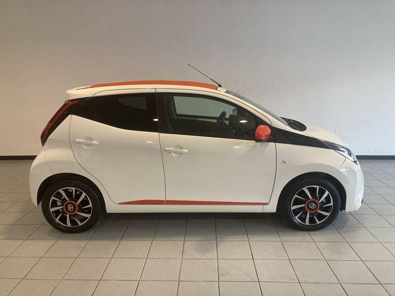 Toyota Aygo 1.0 VVT-i 72 CV 5 porte x-wave orange