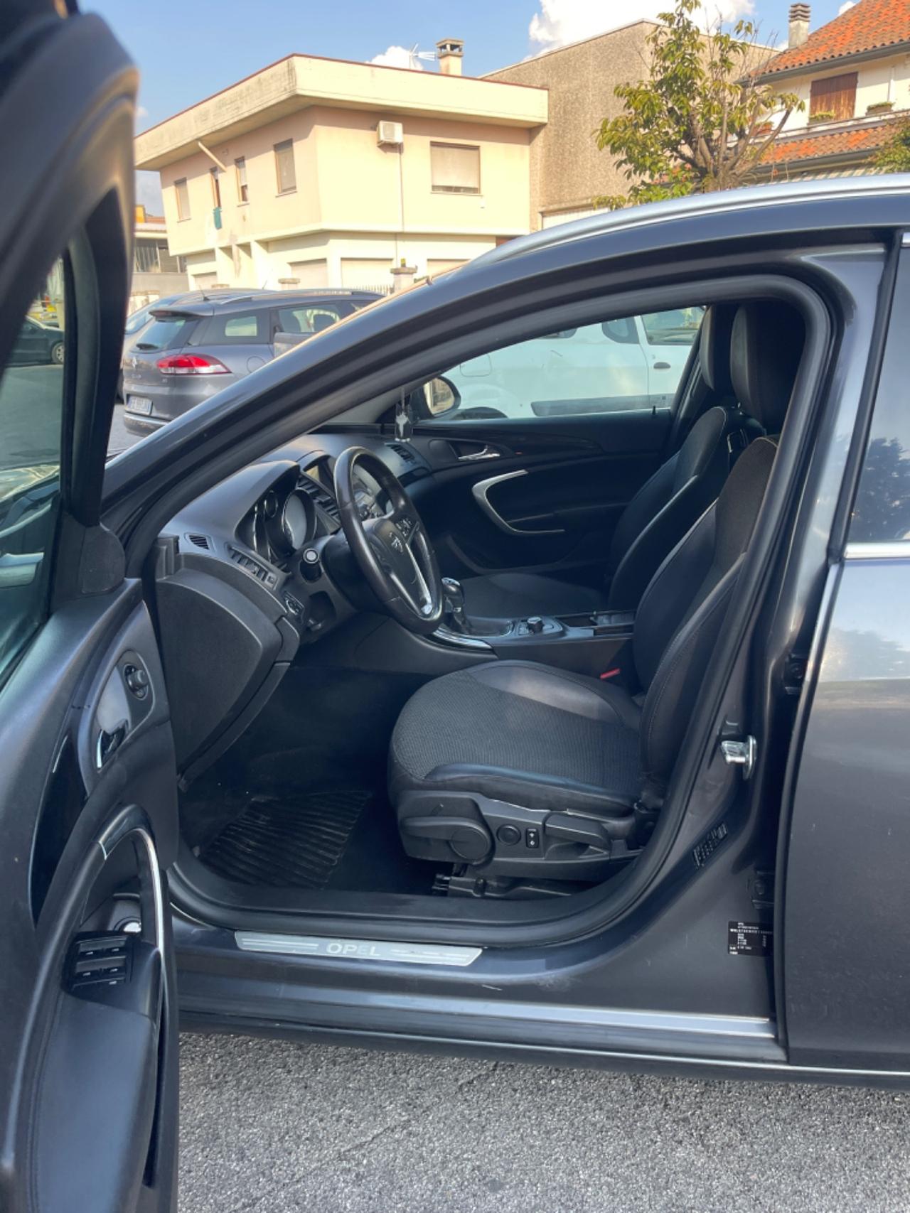 Opel Insignia 2.0 CDTI Sports Tourer Cosmo 2011