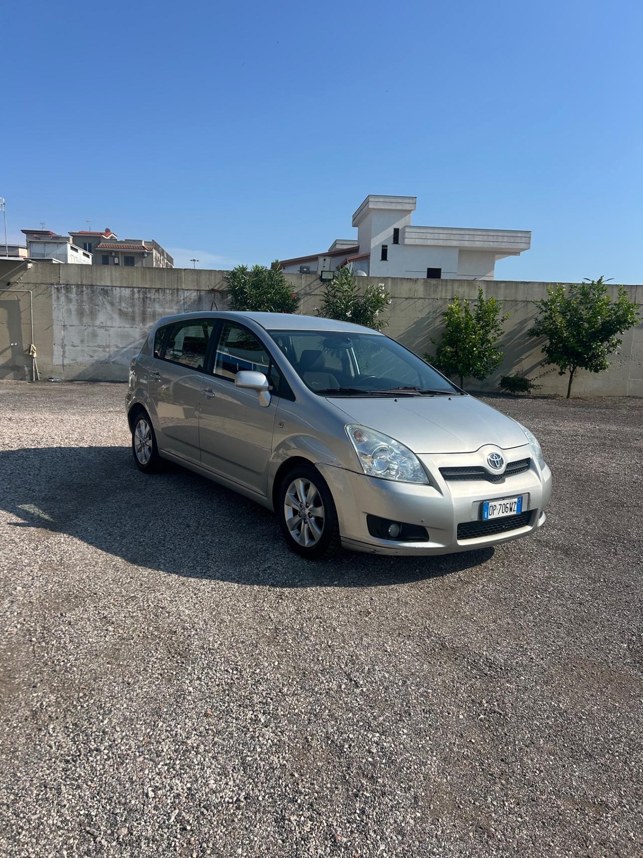 Toyota Corolla Verso 2.2 16V D-4D DPF Luna 7pti