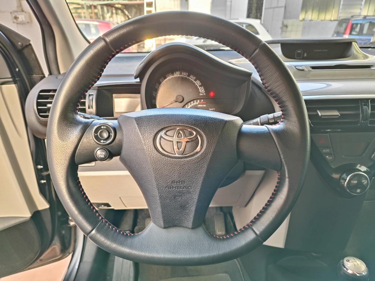 Toyota iQ 1.3 Executive E5B, adatta anche a neopatentati.