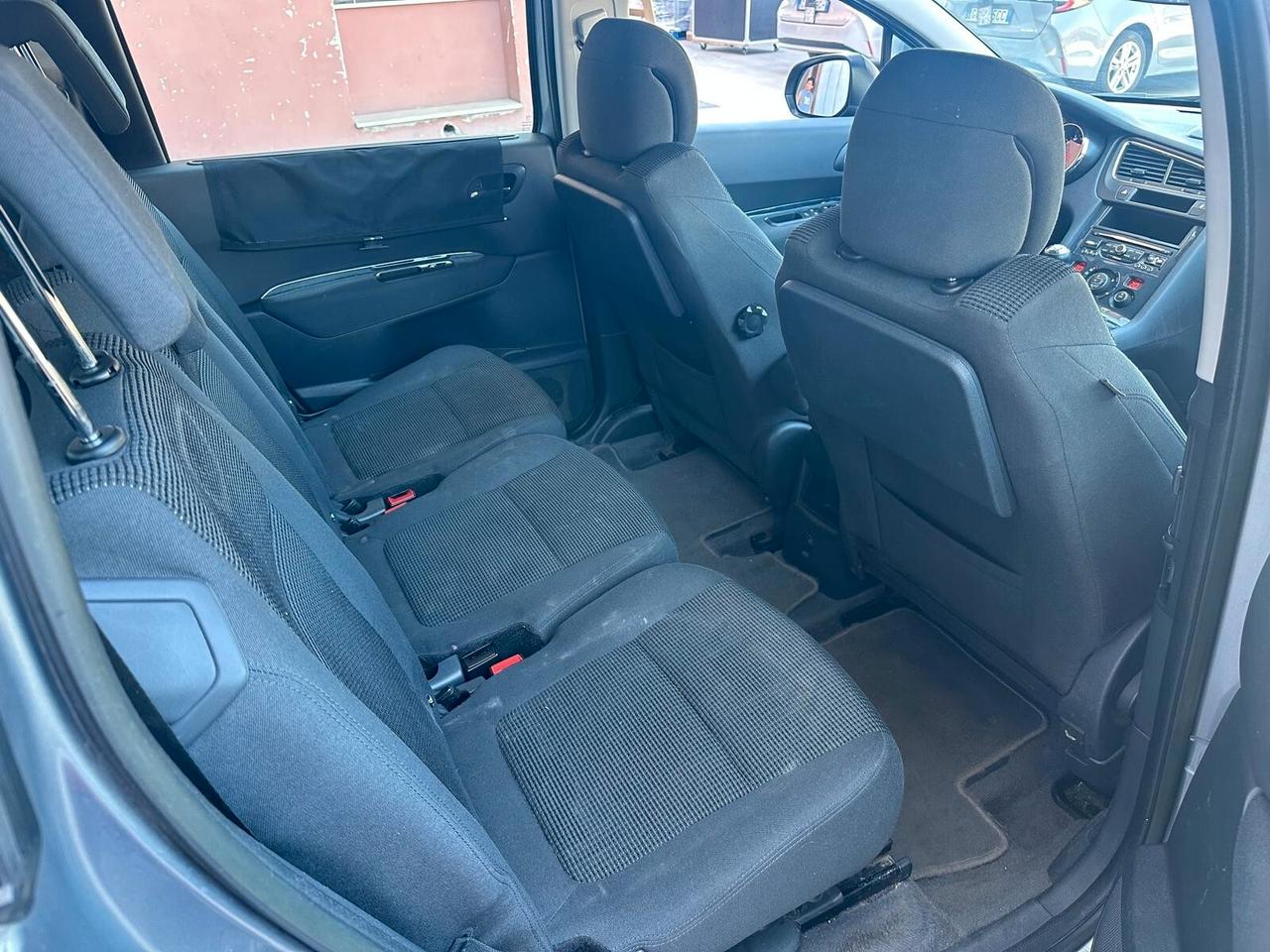 Peugeot 5008 1.6 HDi 115CV Business 7 POSTI