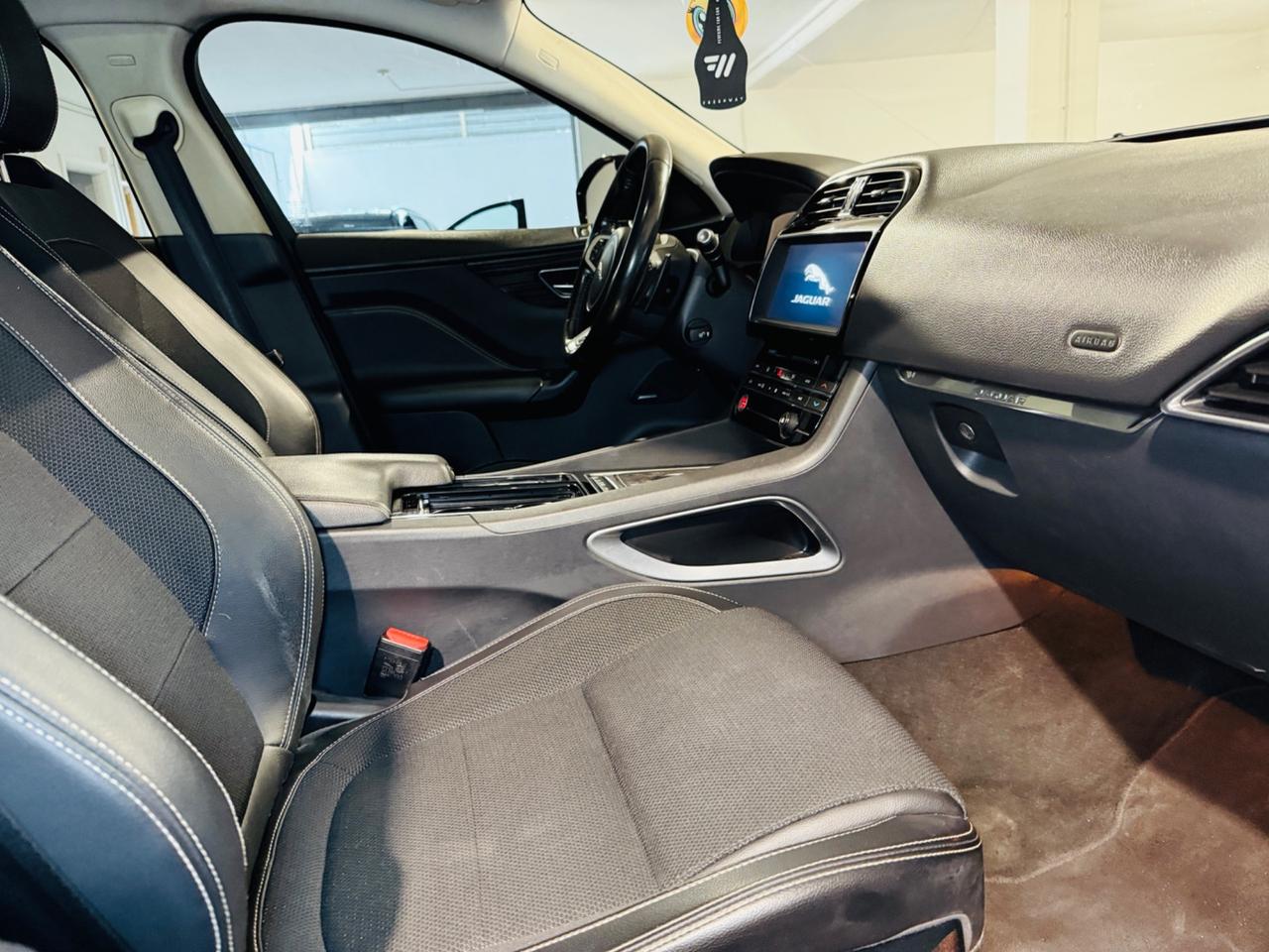 Jaguar F-Pace 3.0 300 CV AWD R-DYNAMIC*UNIPRO*TETTO